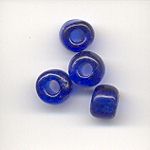 Bleu marine macram? beads, transparent